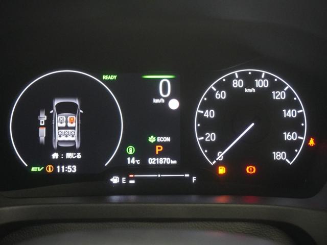 ヴェゼル ｅ：ＨＥＶＺ　ワンオーナー　ホンダコネクトディスプレー　マルチビューカメラ　ホンダセンシング　ＬＥＤオートライト　パーキングソナー　シートヒーター　ステアリングヒーター　パワーバックドア　盗難防止装置　１オーナー（13枚目）