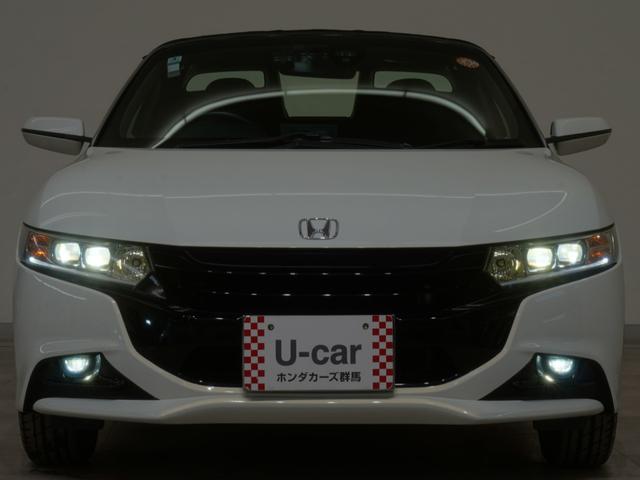 ＬＥＤヘッドライト（オートライト機能付）が搭載されており、遠くまで明るく均一に照らし、高速道路等での安心感が向上しております。