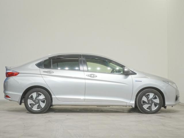 グレイス ハイブリッドＬＸ　ワンオーナー　インターナビ　バックカメラ　ＬＥＤオートライト　あんしんパッケージ　シティブレーキアクティブシステム（低速域衝突軽減ブレーキ＋誤発進抑制機能）　１オナ　ワンセグＴＶ　スマートキ　ＤＶＤ（5枚目）