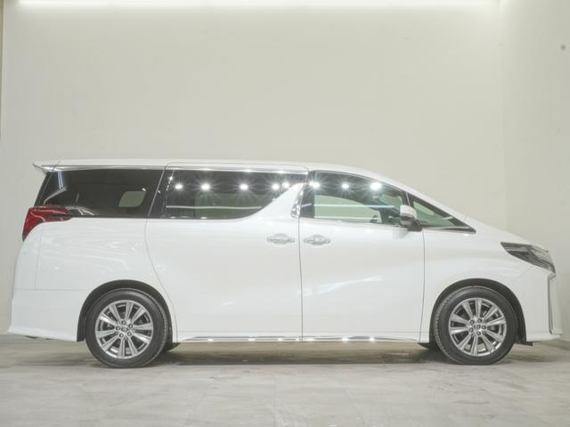 アルファード ２．５ＳタイプゴールドＩＩ　レンタアップ車両純正９インチディスプレイオーディオ両側電動スライドドアトヨタセーフティセンスＬＥＤヘッドライトパワーバックドアフルオートエアコン（前席左右・前後独立温度コントロール）　ウォークスルー（4枚目）