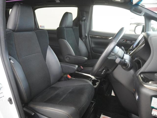 アルファード ２．５ＳタイプゴールドＩＩ　レンタアップ車両純正９インチディスプレイオーディオ両側電動スライドドアトヨタセーフティセンスＬＥＤヘッドライトパワーバックドアフルオートエアコン（前席左右・前後独立温度コントロール）　ウォークスルー（7枚目）