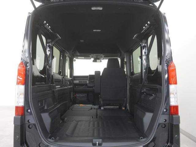 �Q��ڃV�[�g�Ə���Ȃ�|�����ƂŁA�^�]�ȈȊO�̂��ׂĂ̋�Ԃ��t���b�g�ȉ׎��ƂȂ�܂��B�t���b�g�ȉ׎��ɂȂ�̂ŁA�r�����O�~�Ȃǂ̒��ڂ̉ו��̐ύڂɂ��Ή����Ă���܂��B