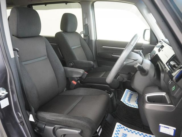 �^�]�Ȃ̃X�y�[�X�͂�����肵�Ă��āA���E���L���m�ۂ���Ă���̂ŕ��i�̉^�]���烍���O�h���C�u�܂ŉ��K�ł��B