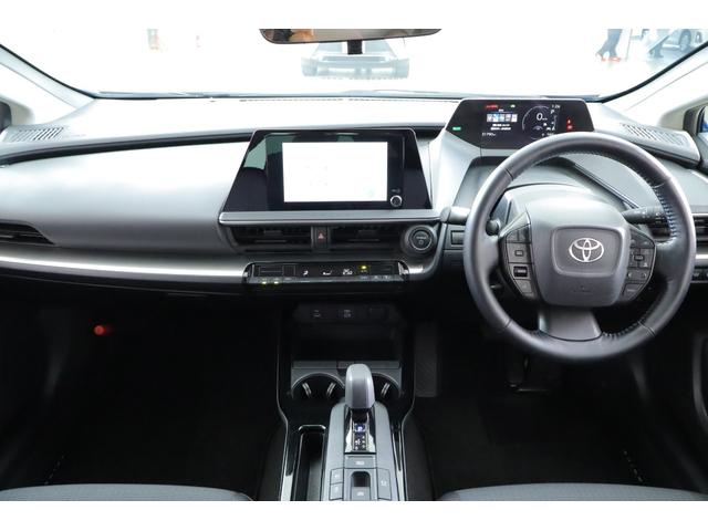 プリウス Ｕ　４ＷＤ　衝突被害軽減ブレーキ　レーダークルーズ　ＢＳＭ　純正８インチＤＡ　地デジＴＶ　バックカメラ　ＥＴＣ２．０　クリアランスソナー　車線逸脱警報　オートハイビーム　ＡＣ１００Ｖ－１５００Ｗ　ステアリングヒーター　前後ドラレコ　ＬＥＤライト　当社社用車（12枚目）