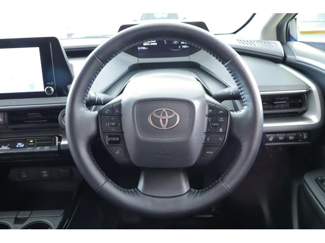 プリウス Ｕ　４ＷＤ　衝突被害軽減ブレーキ　レーダークルーズ　ＢＳＭ　純正８インチＤＡ　地デジＴＶ　バックカメラ　ＥＴＣ２．０　クリアランスソナー　車線逸脱警報　オートハイビーム　ＡＣ１００Ｖ－１５００Ｗ　ステアリングヒーター　前後ドラレコ　ＬＥＤライト　当社社用車（13枚目）