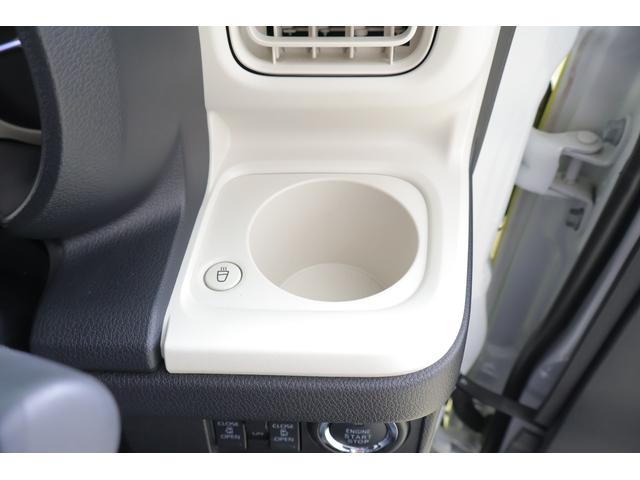 ムーヴキャンバス ストライプスＧ　４ＷＤ　衝突被害軽減ブレーキ　シートヒーター　スマートキー　車線逸脱警報　オートハイビーム　両側電動スライドドア　先行車発進告知機能　コーナーセンサー　電動格納ミラー　横滑り防止装置　ＬＥＤヘッドライト　保温機能付カップホルダー（28枚目）