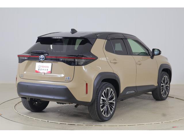 ヤリスクロス ハイブリッドＺ４ＷＤ　衝突被害軽減ブレーキ　レーダークルーズ　純正８インチＤＡナビ　地デジＴＶ　全周囲カメラ　ＥＴＣ　車線逸脱警報　クリアランスソナー　前後ドラレコ　シートヒーター　ステアリングヒーター　ＬＥＤライト　ＡＣ１００Ｖ－１５００Ｗ　パワーバックドア（48枚目）