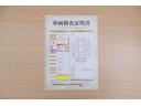 店頭にて、クルマの状態が一目で分かる検査証明書を公開中。トヨタ認定検査員が厳しく査定し、状態を点数と図解で表示しています。修復歴はもちろん、傷やヘコミの箇所や程度がご確認いただけます。