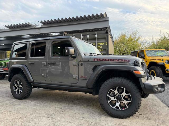 ジープ・ラングラーアンリミテッド ルビコン　純正ナビ・ＴＶ　バックカメラ　フロントカメラ　クリアランスソナー　オートクルーズコントロール　オートライト　アルミホイール　スマートキー　アイドリングストップ　シートヒーター　ＡＴ　ＵＳＢ（4枚目）