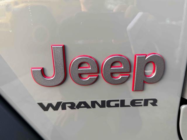 ジープ・ラングラーアンリミテッド ルビコン　純正ナビ・ＴＶ　バックカメラ　フロントカメラ　クリアランスソナー　オートクルーズコントロール　オートライト　アルミホイール　スマートキー　アイドリングストップ　シートヒーター　ＡＴ　ＵＳＢ（16枚目）