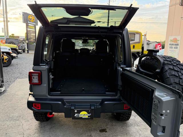 ジープ・ラングラーアンリミテッド ルビコン　純正ナビ・ＴＶ　バックカメラ　フロントカメラ　クリアランスソナー　オートクルーズコントロール　オートライト　アルミホイール　スマートキー　アイドリングストップ　シートヒーター　ＡＴ　ＵＳＢ（18枚目）