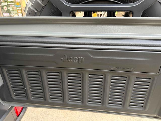 ジープ・ラングラーアンリミテッド ルビコン　純正ナビ・ＴＶ　バックカメラ　フロントカメラ　クリアランスソナー　オートクルーズコントロール　オートライト　アルミホイール　スマートキー　アイドリングストップ　シートヒーター　ＡＴ　ＵＳＢ（20枚目）