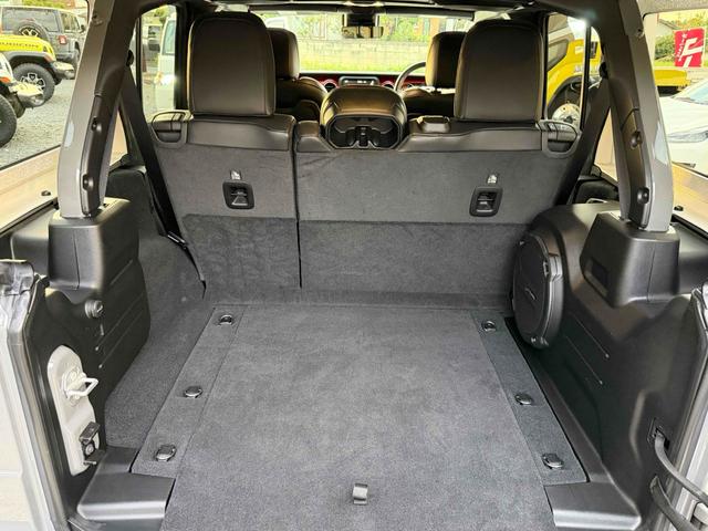 ジープ・ラングラーアンリミテッド ルビコン　純正ナビ・ＴＶ　バックカメラ　フロントカメラ　クリアランスソナー　オートクルーズコントロール　オートライト　アルミホイール　スマートキー　アイドリングストップ　シートヒーター　ＡＴ　ＵＳＢ（21枚目）