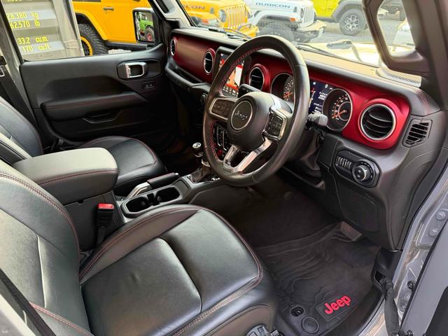 ジープ・ラングラーアンリミテッド ルビコン　純正ナビ・ＴＶ　バックカメラ　フロントカメラ　クリアランスソナー　オートクルーズコントロール　オートライト　アルミホイール　スマートキー　アイドリングストップ　シートヒーター　ＡＴ　ＵＳＢ（32枚目）