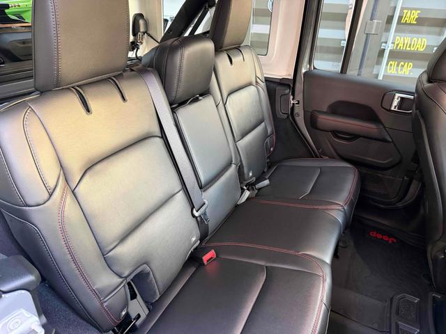 ジープ・ラングラーアンリミテッド ルビコン　純正ナビ・ＴＶ　バックカメラ　フロントカメラ　クリアランスソナー　オートクルーズコントロール　オートライト　アルミホイール　スマートキー　アイドリングストップ　シートヒーター　ＡＴ　ＵＳＢ（35枚目）