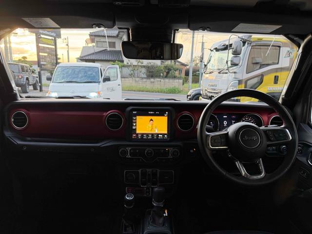 ジープ・ラングラーアンリミテッド ルビコン　純正ナビ・ＴＶ　バックカメラ　フロントカメラ　クリアランスソナー　オートクルーズコントロール　オートライト　アルミホイール　スマートキー　アイドリングストップ　シートヒーター　ＡＴ　ＵＳＢ（50枚目）