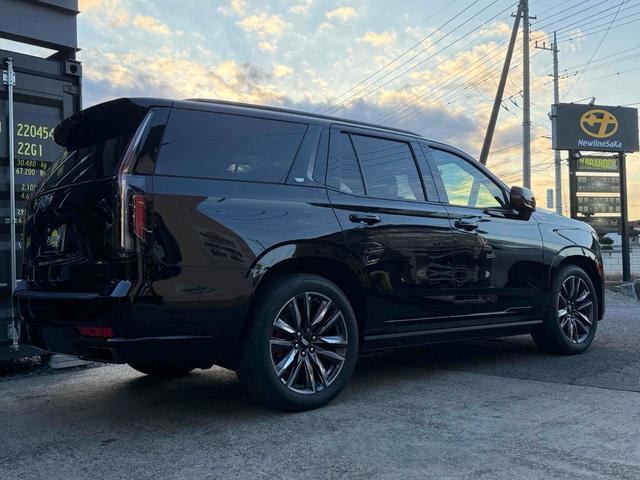 キャデラックエスカレード スポーツ　サンルーフ　ＡｐｐｌｅＣａｒＰｌａｙ　ＴＶチューナー　電動Ｓステップ　ブレンボキャリパー　ＡＫＧサウンド　リアエンターテイメント　ドライブレコーダー　全周囲カメラ　クリアランスソナー（5枚目）