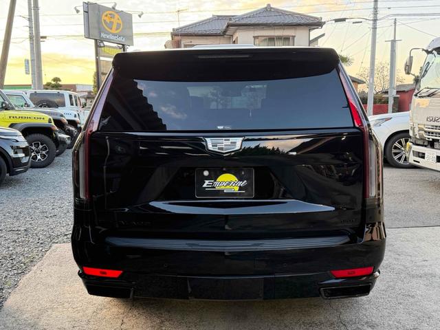 キャデラックエスカレード スポーツ　サンルーフ　ＡｐｐｌｅＣａｒＰｌａｙ　ＴＶチューナー　電動Ｓステップ　ブレンボキャリパー　ＡＫＧサウンド　リアエンターテイメント　ドライブレコーダー　全周囲カメラ　クリアランスソナー（8枚目）