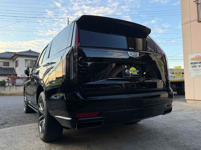 キャデラックエスカレード スポーツ　サンルーフ　ＡｐｐｌｅＣａｒＰｌａｙ　ＴＶチューナー　電動Ｓステップ　ブレンボキャリパー　ＡＫＧサウンド　リアエンターテイメント　ドライブレコーダー　全周囲カメラ　クリアランスソナー（9枚目）