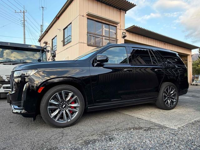 キャデラックエスカレード スポーツ　サンルーフ　ＡｐｐｌｅＣａｒＰｌａｙ　ＴＶチューナー　電動Ｓステップ　ブレンボキャリパー　ＡＫＧサウンド　リアエンターテイメント　ドライブレコーダー　全周囲カメラ　クリアランスソナー（10枚目）