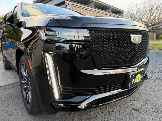 キャデラックエスカレード スポーツ　サンルーフ　ＡｐｐｌｅＣａｒＰｌａｙ　ＴＶチューナー　電動Ｓステップ　ブレンボキャリパー　ＡＫＧサウンド　リアエンターテイメント　ドライブレコーダー　全周囲カメラ　クリアランスソナー（15枚目）