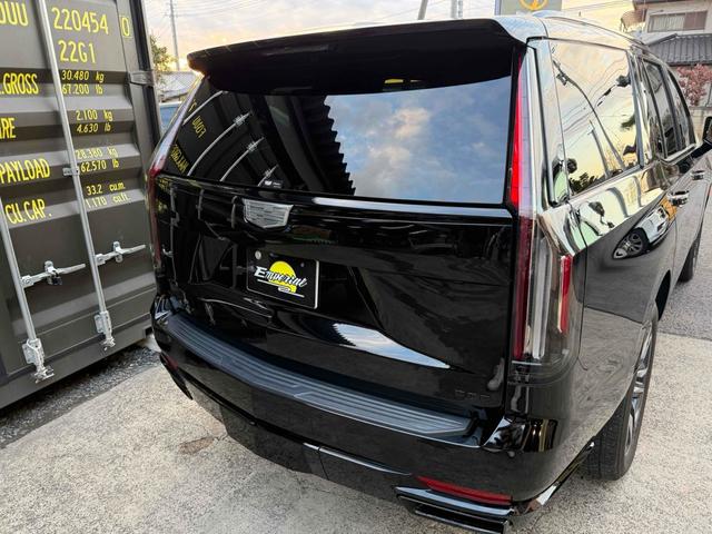 キャデラックエスカレード スポーツ　サンルーフ　ＡｐｐｌｅＣａｒＰｌａｙ　ＴＶチューナー　電動Ｓステップ　ブレンボキャリパー　ＡＫＧサウンド　リアエンターテイメント　ドライブレコーダー　全周囲カメラ　クリアランスソナー（19枚目）