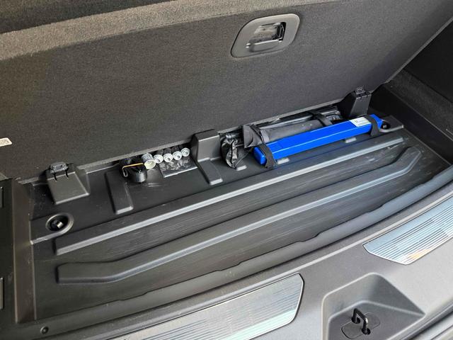 キャデラックエスカレード スポーツ　サンルーフ　ＡｐｐｌｅＣａｒＰｌａｙ　ＴＶチューナー　電動Ｓステップ　ブレンボキャリパー　ＡＫＧサウンド　リアエンターテイメント　ドライブレコーダー　全周囲カメラ　クリアランスソナー（27枚目）