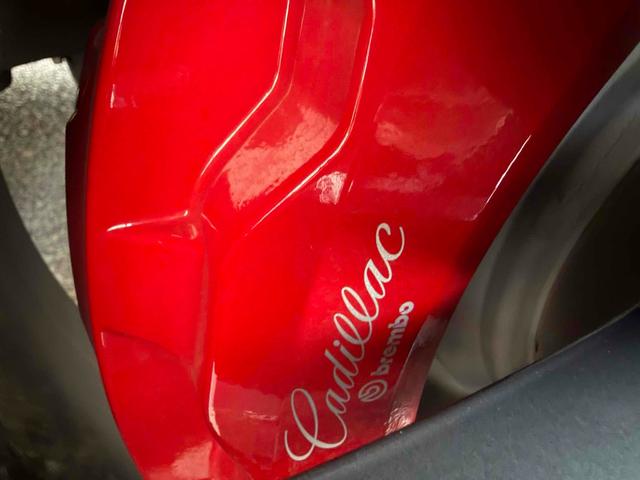 キャデラックエスカレード スポーツ　サンルーフ　ＡｐｐｌｅＣａｒＰｌａｙ　ＴＶチューナー　電動Ｓステップ　ブレンボキャリパー　ＡＫＧサウンド　リアエンターテイメント　ドライブレコーダー　全周囲カメラ　クリアランスソナー（30枚目）