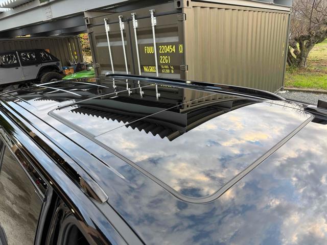 キャデラックエスカレード スポーツ　サンルーフ　ＡｐｐｌｅＣａｒＰｌａｙ　ＴＶチューナー　電動Ｓステップ　ブレンボキャリパー　ＡＫＧサウンド　リアエンターテイメント　ドライブレコーダー　全周囲カメラ　クリアランスソナー（31枚目）