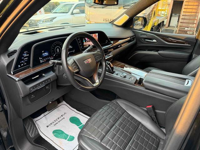 キャデラックエスカレード スポーツ　サンルーフ　ＡｐｐｌｅＣａｒＰｌａｙ　ＴＶチューナー　電動Ｓステップ　ブレンボキャリパー　ＡＫＧサウンド　リアエンターテイメント　ドライブレコーダー　全周囲カメラ　クリアランスソナー（32枚目）