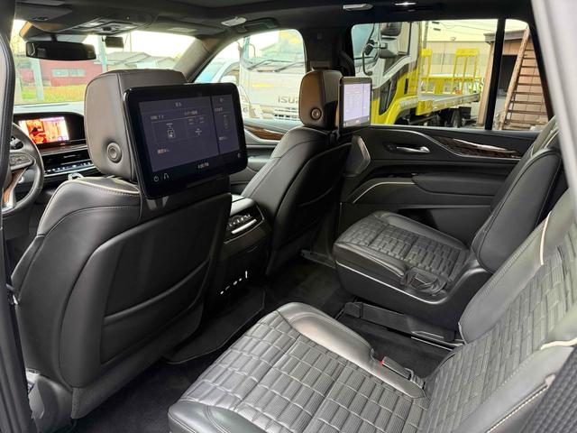 キャデラックエスカレード スポーツ　サンルーフ　ＡｐｐｌｅＣａｒＰｌａｙ　ＴＶチューナー　電動Ｓステップ　ブレンボキャリパー　ＡＫＧサウンド　リアエンターテイメント　ドライブレコーダー　全周囲カメラ　クリアランスソナー（34枚目）