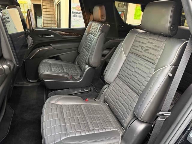 キャデラックエスカレード スポーツ　サンルーフ　ＡｐｐｌｅＣａｒＰｌａｙ　ＴＶチューナー　電動Ｓステップ　ブレンボキャリパー　ＡＫＧサウンド　リアエンターテイメント　ドライブレコーダー　全周囲カメラ　クリアランスソナー（35枚目）