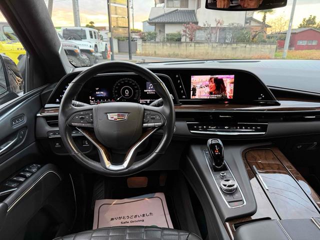 キャデラックエスカレード スポーツ　サンルーフ　ＡｐｐｌｅＣａｒＰｌａｙ　ＴＶチューナー　電動Ｓステップ　ブレンボキャリパー　ＡＫＧサウンド　リアエンターテイメント　ドライブレコーダー　全周囲カメラ　クリアランスソナー（43枚目）