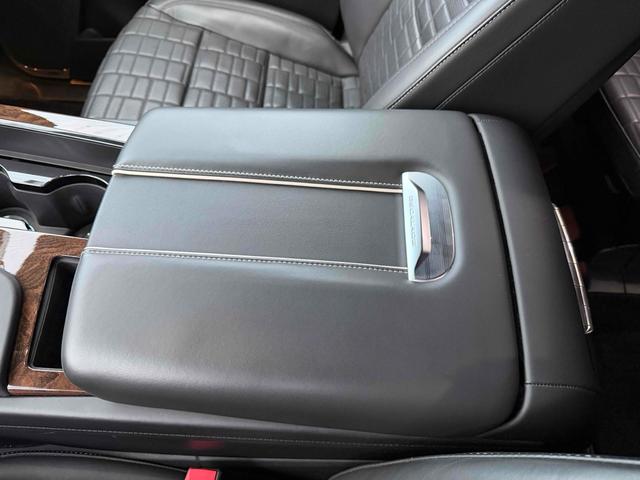 キャデラックエスカレード スポーツ　サンルーフ　ＡｐｐｌｅＣａｒＰｌａｙ　ＴＶチューナー　電動Ｓステップ　ブレンボキャリパー　ＡＫＧサウンド　リアエンターテイメント　ドライブレコーダー　全周囲カメラ　クリアランスソナー（58枚目）