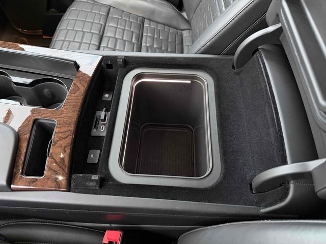 キャデラックエスカレード スポーツ　サンルーフ　ＡｐｐｌｅＣａｒＰｌａｙ　ＴＶチューナー　電動Ｓステップ　ブレンボキャリパー　ＡＫＧサウンド　リアエンターテイメント　ドライブレコーダー　全周囲カメラ　クリアランスソナー（59枚目）