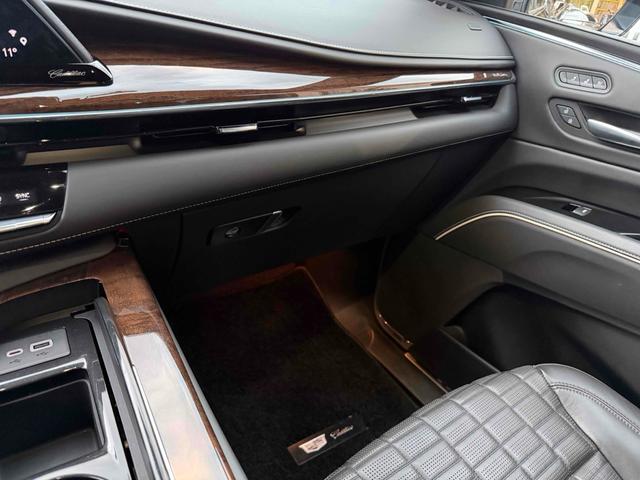 キャデラックエスカレード スポーツ　サンルーフ　ＡｐｐｌｅＣａｒＰｌａｙ　ＴＶチューナー　電動Ｓステップ　ブレンボキャリパー　ＡＫＧサウンド　リアエンターテイメント　ドライブレコーダー　全周囲カメラ　クリアランスソナー（61枚目）