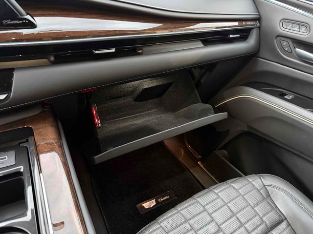 キャデラックエスカレード スポーツ　サンルーフ　ＡｐｐｌｅＣａｒＰｌａｙ　ＴＶチューナー　電動Ｓステップ　ブレンボキャリパー　ＡＫＧサウンド　リアエンターテイメント　ドライブレコーダー　全周囲カメラ　クリアランスソナー（62枚目）