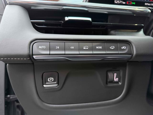 キャデラックエスカレード スポーツ　サンルーフ　ＡｐｐｌｅＣａｒＰｌａｙ　ＴＶチューナー　電動Ｓステップ　ブレンボキャリパー　ＡＫＧサウンド　リアエンターテイメント　ドライブレコーダー　全周囲カメラ　クリアランスソナー（66枚目）