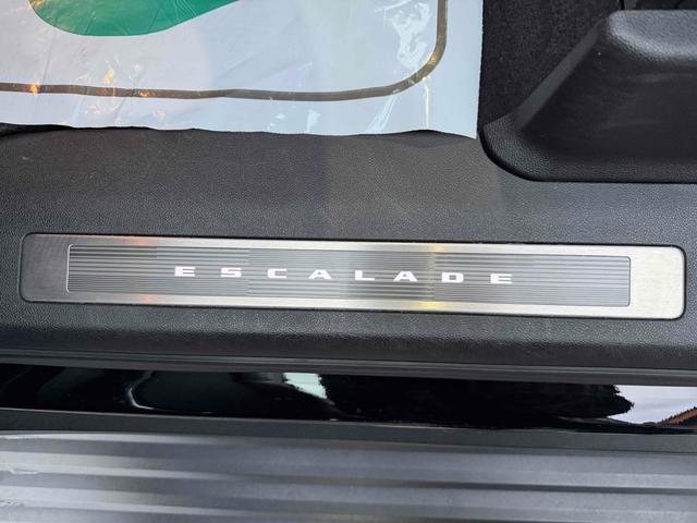 キャデラックエスカレード スポーツ　サンルーフ　ＡｐｐｌｅＣａｒＰｌａｙ　ＴＶチューナー　電動Ｓステップ　ブレンボキャリパー　ＡＫＧサウンド　リアエンターテイメント　ドライブレコーダー　全周囲カメラ　クリアランスソナー（73枚目）