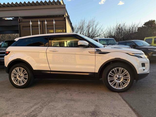 レンジローバーイヴォーククーペ ピュア　クーペ　白革シート　パノラマルーフ　デジタルインナーミラー　ＥＴＣ　バックカメラ　オートクルー　ナビ　ＴＶ　オートライト　電動リアゲート　アルミホイール　スマートキー　アイドリングストップ（4枚目）