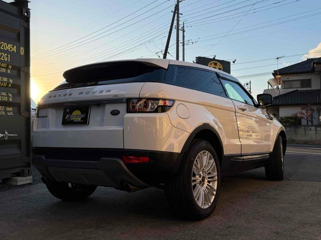 レンジローバーイヴォーククーペ ピュア　クーペ　白革シート　パノラマルーフ　デジタルインナーミラー　ＥＴＣ　バックカメラ　オートクルー　ナビ　ＴＶ　オートライト　電動リアゲート　アルミホイール　スマートキー　アイドリングストップ（6枚目）