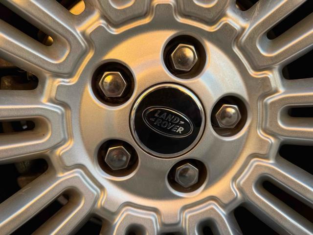 レンジローバーイヴォーククーペ ピュア　クーペ　白革シート　パノラマルーフ　デジタルインナーミラー　ＥＴＣ　バックカメラ　オートクルー　ナビ　ＴＶ　オートライト　電動リアゲート　アルミホイール　スマートキー　アイドリングストップ（16枚目）