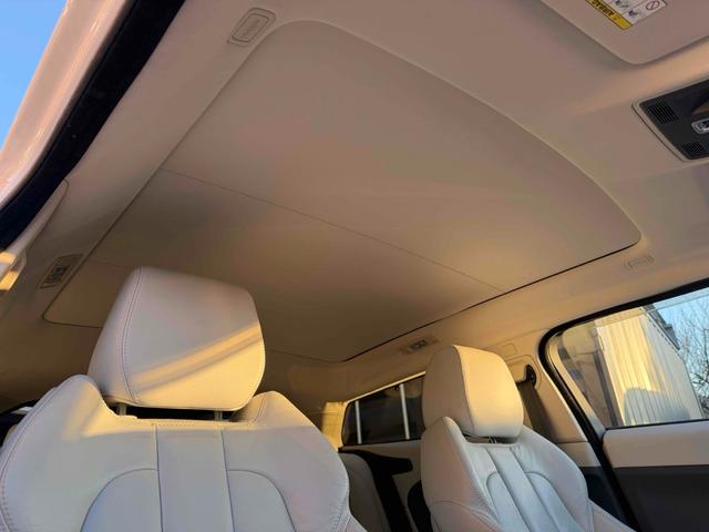 レンジローバーイヴォーククーペ ピュア　クーペ　白革シート　パノラマルーフ　デジタルインナーミラー　ＥＴＣ　バックカメラ　オートクルー　ナビ　ＴＶ　オートライト　電動リアゲート　アルミホイール　スマートキー　アイドリングストップ（28枚目）