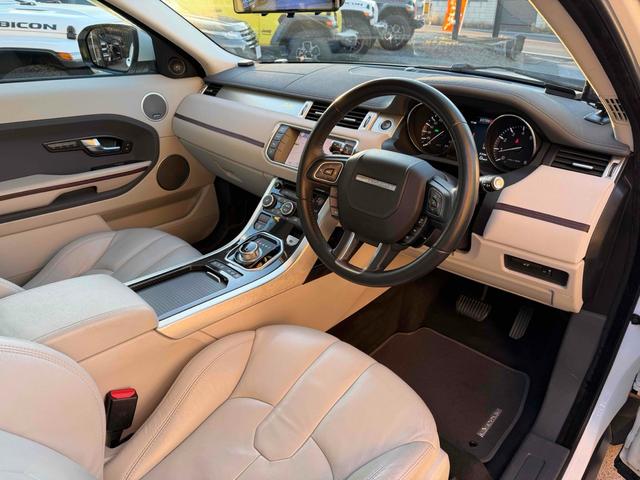 レンジローバーイヴォーククーペ ピュア　クーペ　白革シート　パノラマルーフ　デジタルインナーミラー　ＥＴＣ　バックカメラ　オートクルー　ナビ　ＴＶ　オートライト　電動リアゲート　アルミホイール　スマートキー　アイドリングストップ（31枚目）