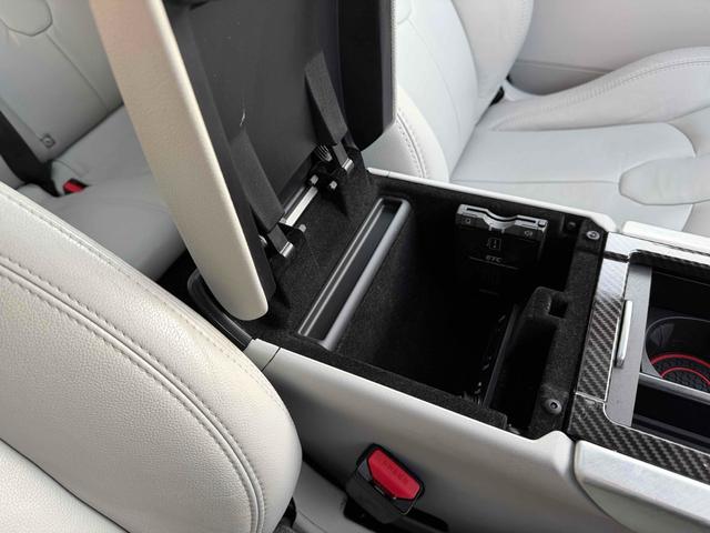 レンジローバーイヴォーククーペ ピュア　クーペ　白革シート　パノラマルーフ　デジタルインナーミラー　ＥＴＣ　バックカメラ　オートクルー　ナビ　ＴＶ　オートライト　電動リアゲート　アルミホイール　スマートキー　アイドリングストップ（59枚目）