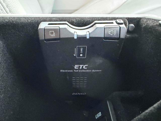 レンジローバーイヴォーククーペ ピュア　クーペ　白革シート　パノラマルーフ　デジタルインナーミラー　ＥＴＣ　バックカメラ　オートクルー　ナビ　ＴＶ　オートライト　電動リアゲート　アルミホイール　スマートキー　アイドリングストップ（60枚目）