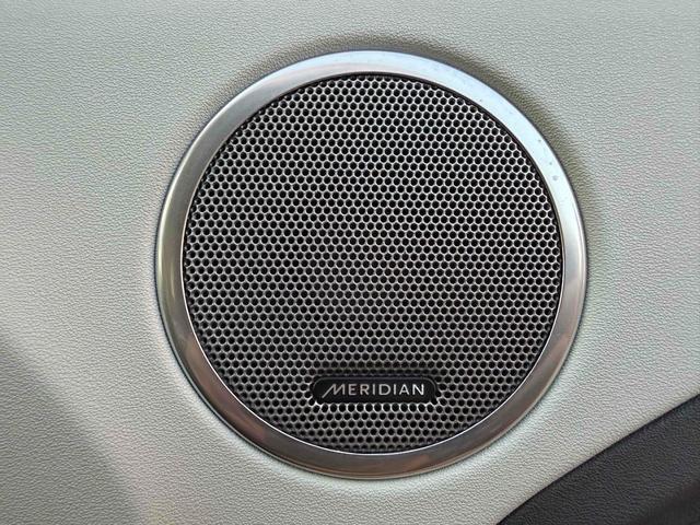 レンジローバーイヴォーククーペ ピュア　クーペ　白革シート　パノラマルーフ　デジタルインナーミラー　ＥＴＣ　バックカメラ　オートクルー　ナビ　ＴＶ　オートライト　電動リアゲート　アルミホイール　スマートキー　アイドリングストップ（65枚目）