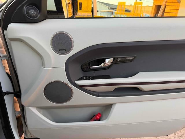 レンジローバーイヴォーククーペ ピュア　クーペ　白革シート　パノラマルーフ　デジタルインナーミラー　ＥＴＣ　バックカメラ　オートクルー　ナビ　ＴＶ　オートライト　電動リアゲート　アルミホイール　スマートキー　アイドリングストップ（66枚目）