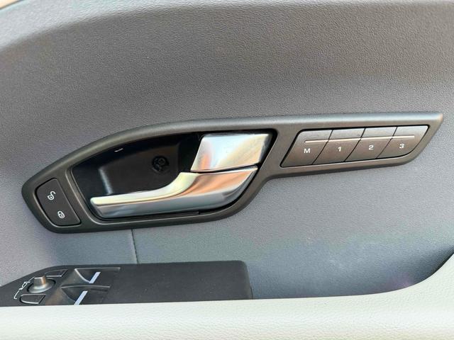 レンジローバーイヴォーククーペ ピュア　クーペ　白革シート　パノラマルーフ　デジタルインナーミラー　ＥＴＣ　バックカメラ　オートクルー　ナビ　ＴＶ　オートライト　電動リアゲート　アルミホイール　スマートキー　アイドリングストップ（67枚目）