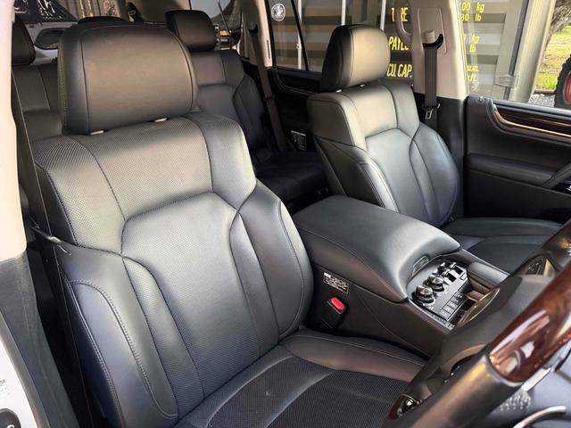 この度は当店のお車をご覧になっていただき、誠にありがとうございます。ぜひじっくりとご検討下さい。気軽にお問合せ・お見積りお待ちしております。